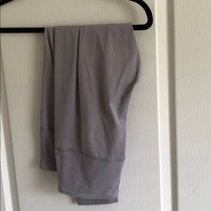 NWOT Yogalicious leggings fits like LARGE